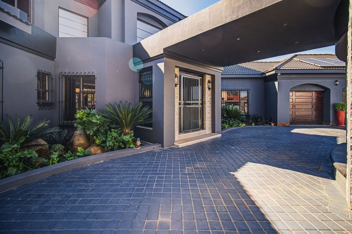 Pure Prestige Living   - Photo 3