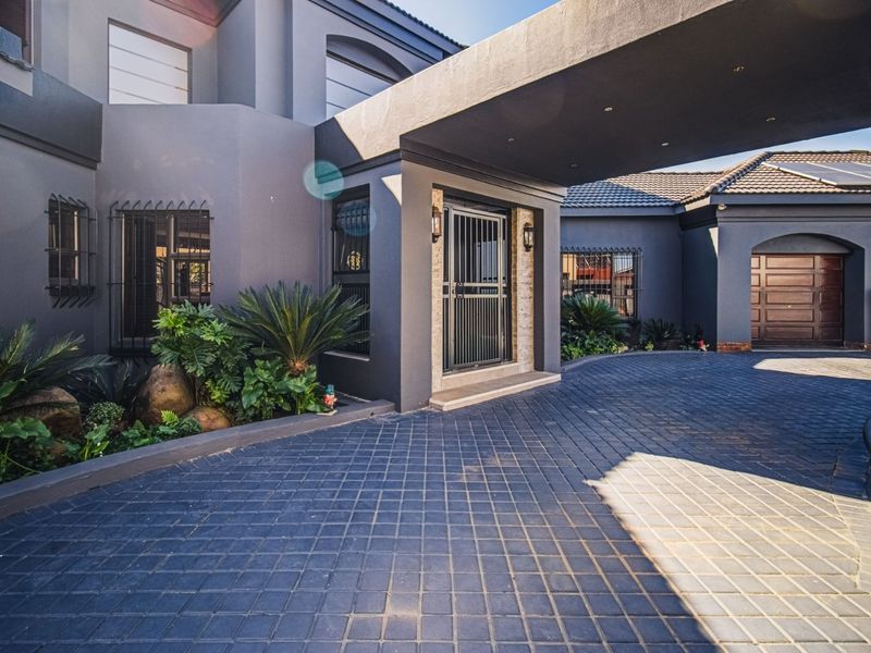 Pure Prestige Living   - Photo 3