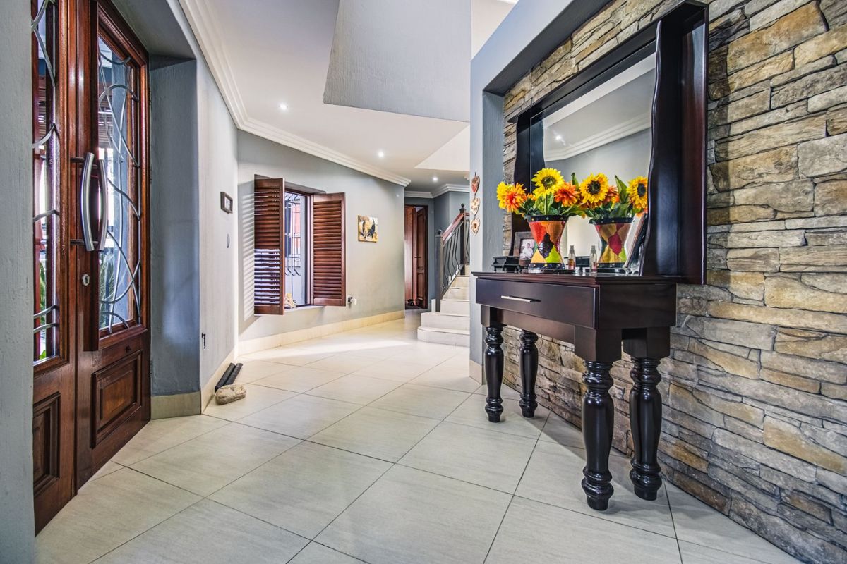 Pure Prestige Living   - Photo 4