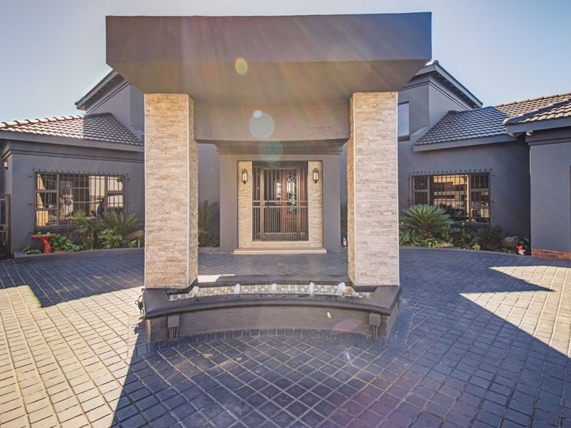 Pure Prestige Living   - Photo 2