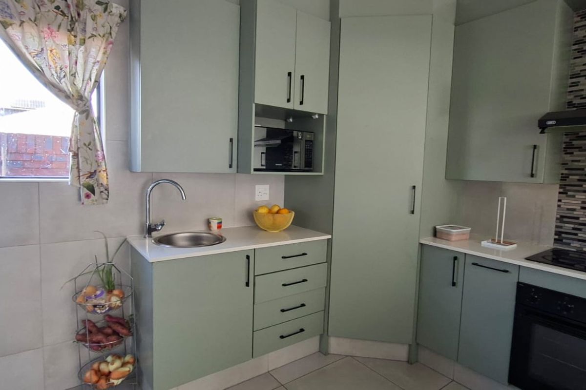 Spacious four bedroom family home in a safe and secure Estate - Photo 5