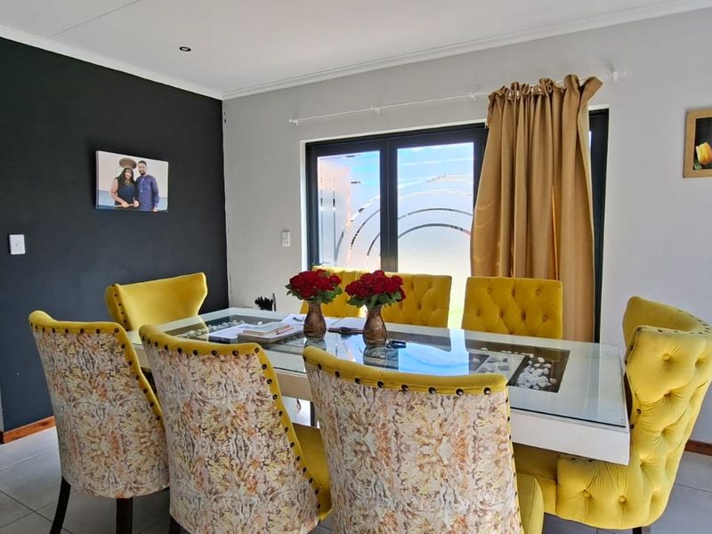 Spacious four bedroom family home in a safe and secure Estate - Photo 10