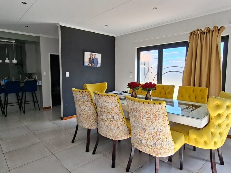 Spacious four bedroom family home in a safe and secure Estate - Photo 9