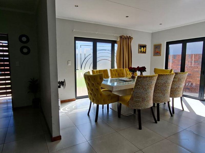 Spacious four bedroom family home in a safe and secure Estate - Photo 8