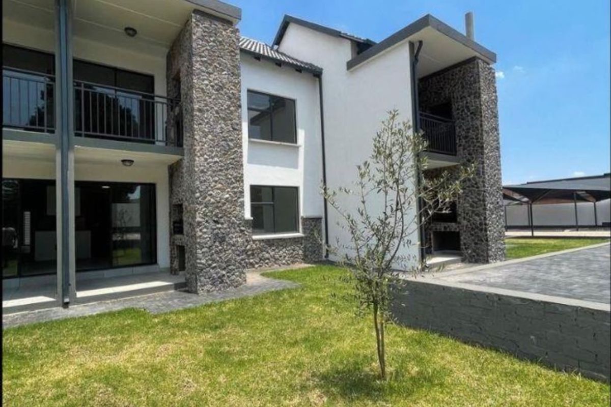Glen Marais flat with inviting flow and value - Photo 5