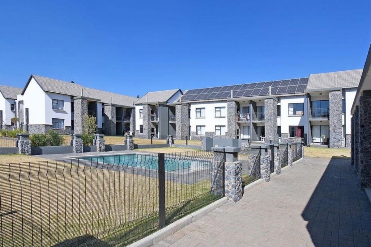 Glen Marais flat with inviting flow and value - Photo 2
