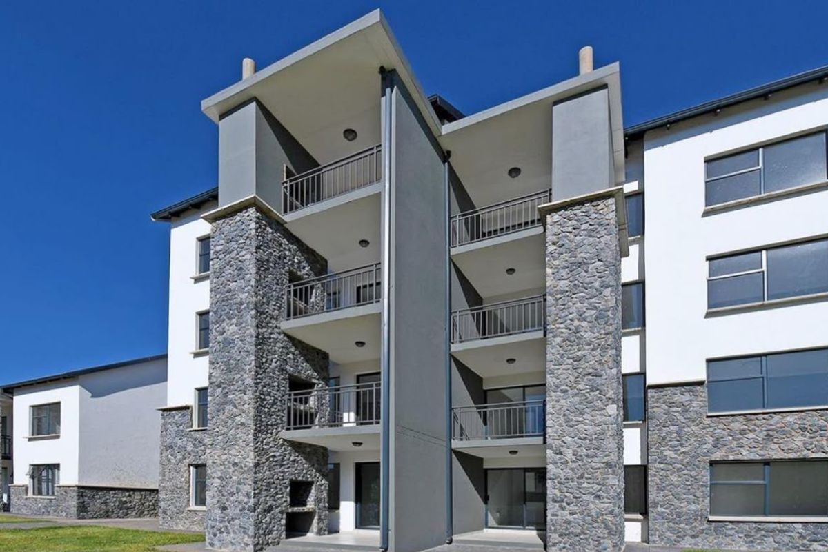 Glen Marais flat with inviting flow and value - Photo 3