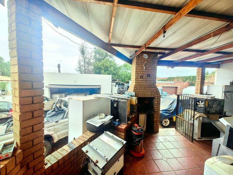 3 Bedroom House with extra buildings  - Photo 7