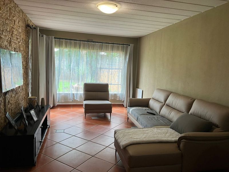 4 bed 2 bath Townhouse to let - Photo 9