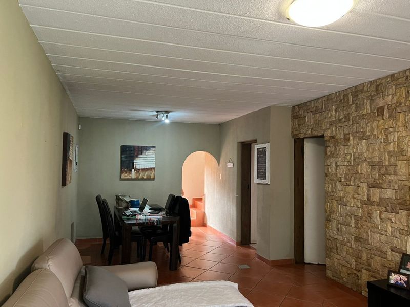 4 bed 2 bath Townhouse to let - Photo 8