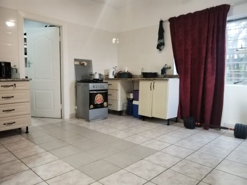 1 Bedroom Flat for Rent  - Photo 2