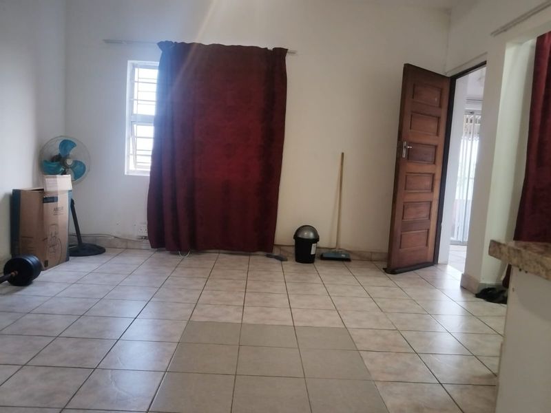 1 Bedroom Flat for Rent  - Photo 3