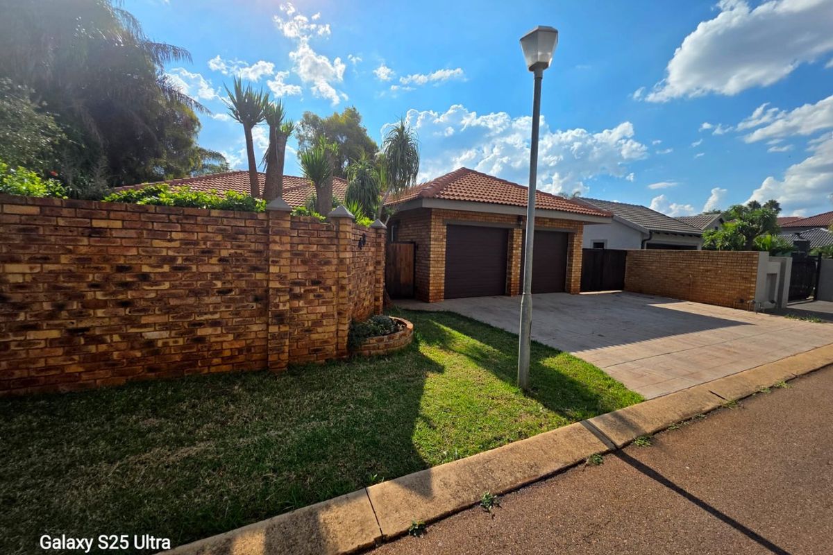 3 Bedroom Family Home Fulltitle in Green Acres Estate - Photo 2