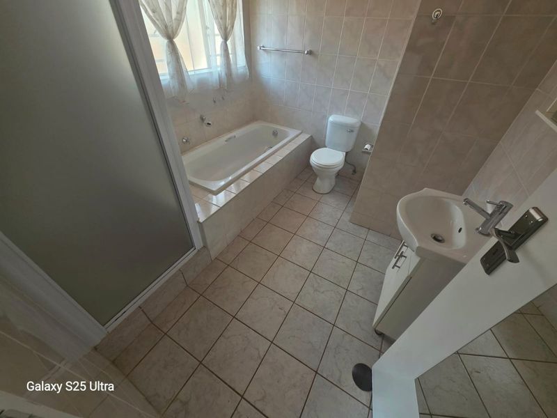 3 Bedroom Family Home Fulltitle in Green Acres Estate - Photo 10