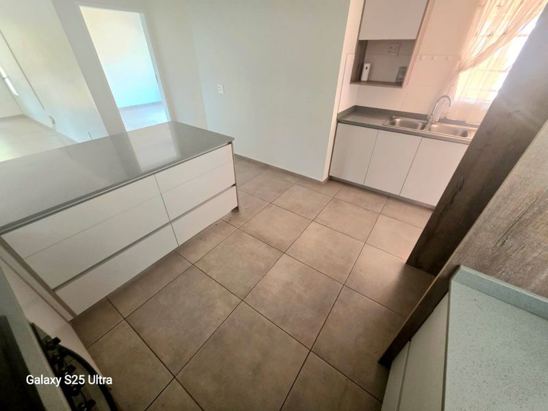3 Bedroom Family Home Fulltitle in Green Acres Estate - Photo 7