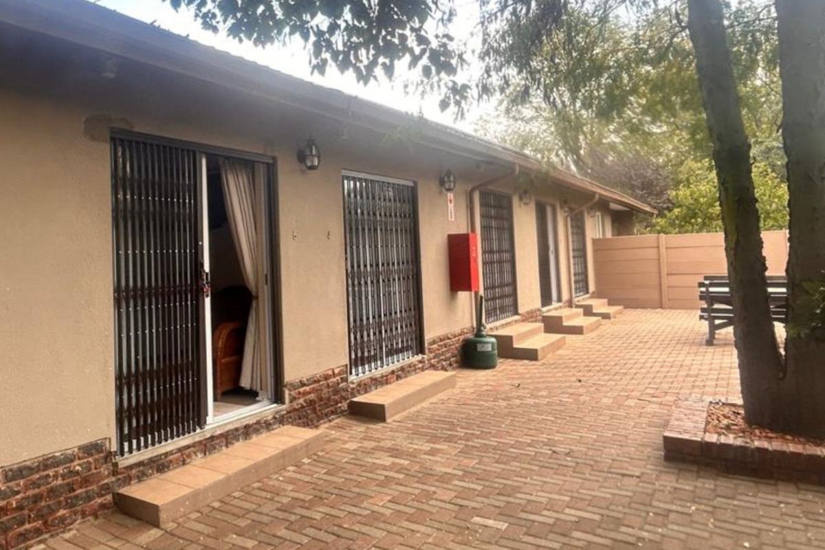 Prime Guesthouse Investment In Standerton Central - Photo 2