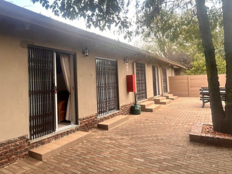 Prime Guesthouse Investment In Standerton Central - Photo 2