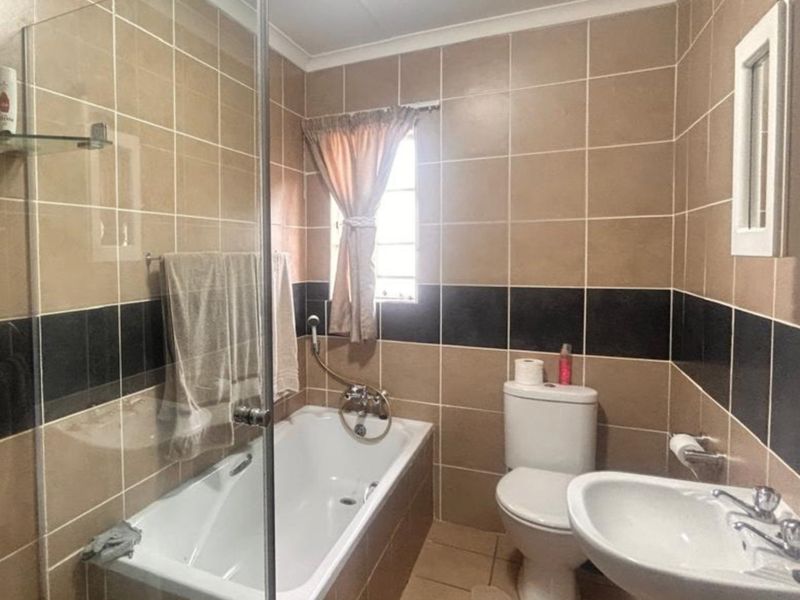 Prime Guesthouse Investment In Standerton Central - Photo 8