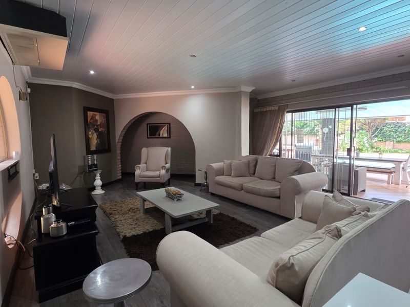 Elegant Family Living in Exclusive Wilkoppies - Photo 5