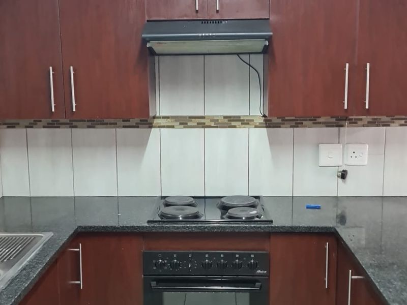 Chloorkop flat with inviting flow and comfort - Photo 4