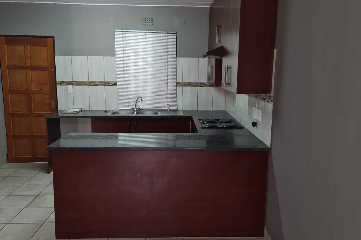 Chloorkop flat with inviting flow and comfort - Photo 3