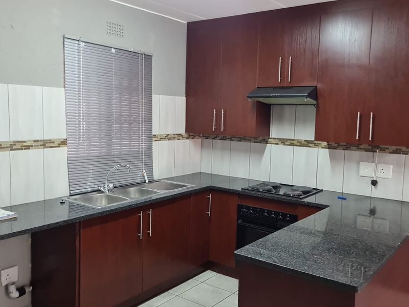 Chloorkop flat with inviting flow and comfort - Photo 6