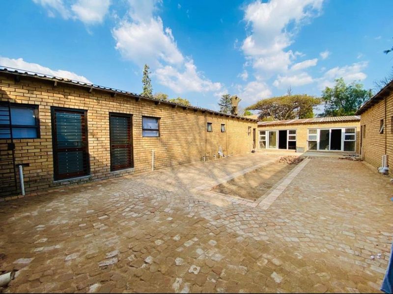 High-Yield investment Property with Immediate Rental Income -14 income- Generating Cottages in Lombardy East - Photo 9