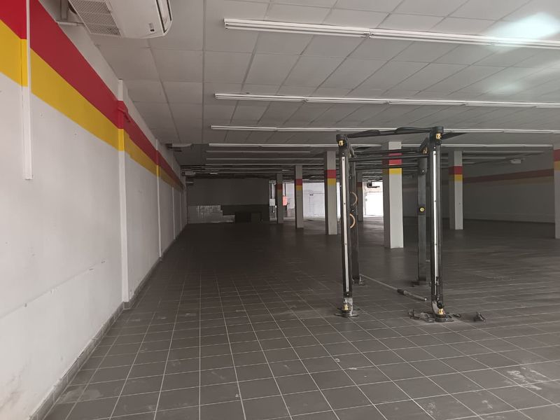 Prime Large Retail Space To Let – Available Immediately - Photo 8