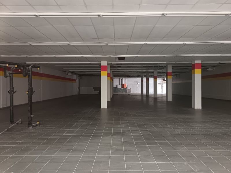 Prime Large Retail Space To Let – Available Immediately - Photo 7