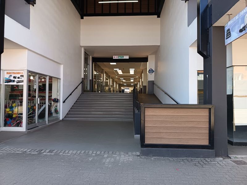 Prime Large Retail Space To Let – Available Immediately - Photo 5