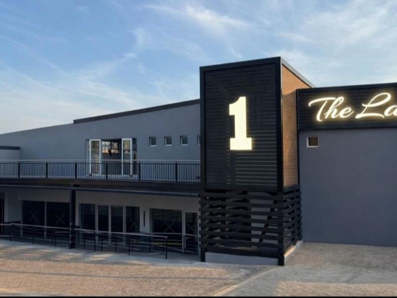 Prime Large Retail Space To Let – Available Immediately - Photo 1