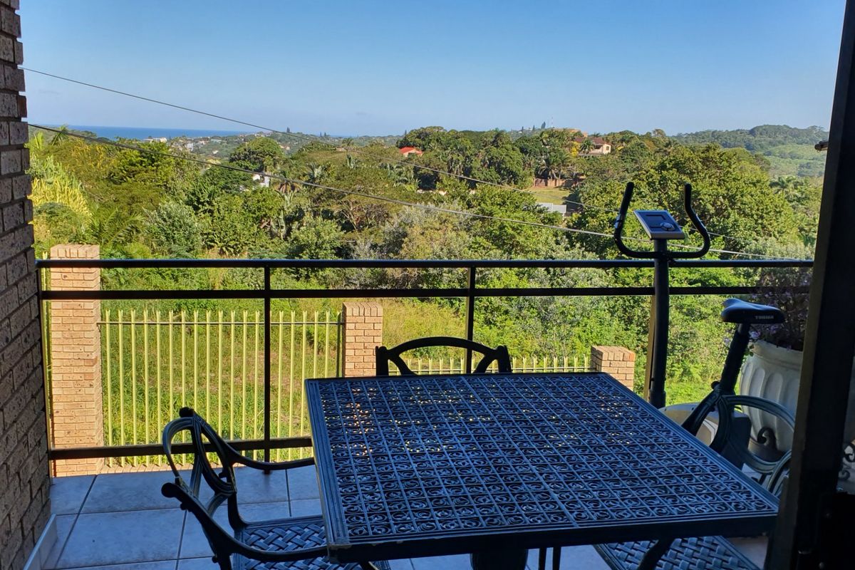 Exclusive Coastal Lifestyle Home with Dual Living, Sea Views & Exceptional Entertainment Areas. Plus - Minus 1 Kilometer from Shelly Hospital & Shopping Malls. - Photo 2