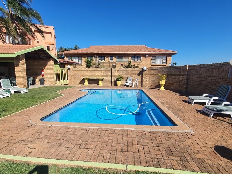Exclusive Coastal Lifestyle Home with Dual Living, Sea Views & Exceptional Entertainment Areas. Plus - Minus 1 Kilometer from Shelly Hospital & Shopping Malls. - Photo 1