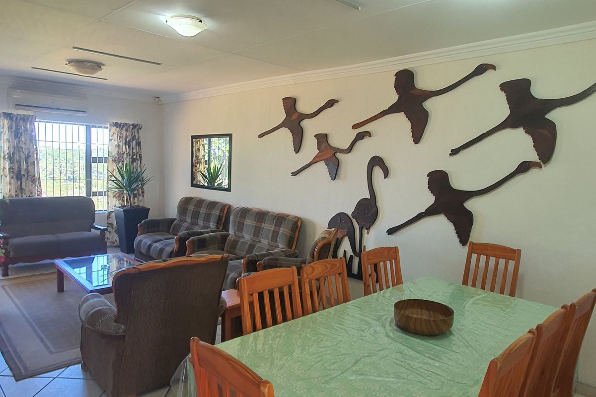 Exclusive Coastal Lifestyle Home with Dual Living, Sea Views & Exceptional Entertainment Areas. Plus - Minus 1 Kilometer from Shelly Hospital & Shopping Malls. - Photo 4