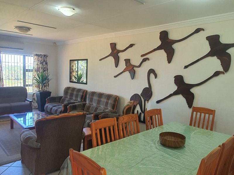 Exclusive Coastal Lifestyle Home with Dual Living, Sea Views & Exceptional Entertainment Areas. Plus - Minus 1 Kilometer from Shelly Hospital & Shopping Malls. - Photo 4
