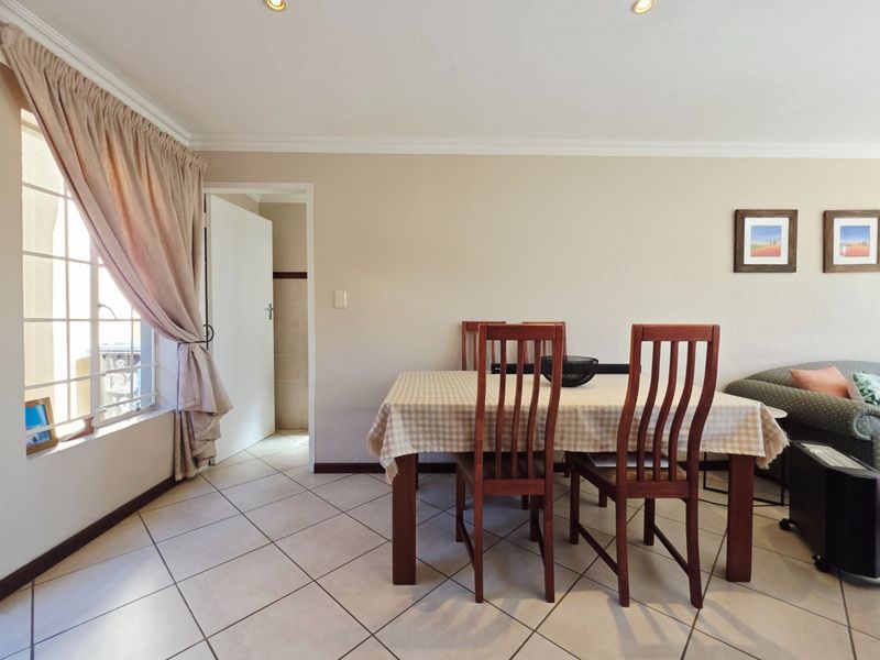 Sunny and Stylish Move-In Ready 2 Bedroom Duplex - Immaculately Maintained! - Photo 10