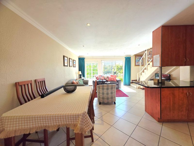 Sunny and Stylish Move-In Ready 2 Bedroom Duplex - Immaculately Maintained! - Photo 8