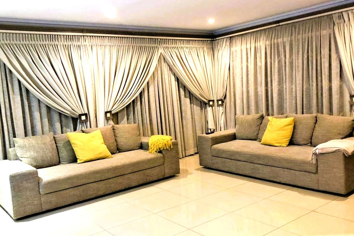 Luxury Multi-Level Family Home with Flatlet, Pool & Entertainment Patios to Rent in Faerie Glen - Photo 4