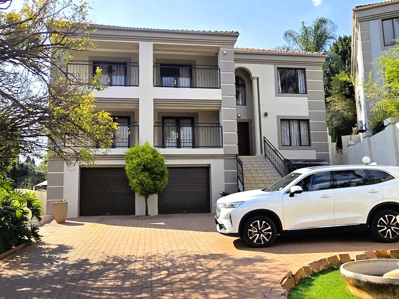 Luxury Multi-Level Family Home with Flatlet, Pool & Entertainment Patios to Rent in Faerie Glen - Photo 9