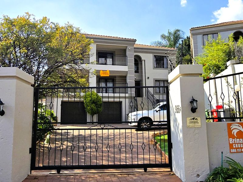 Luxury Multi-Level Family Home with Flatlet, Pool & Entertainment Patios to Rent in Faerie Glen - Photo 7