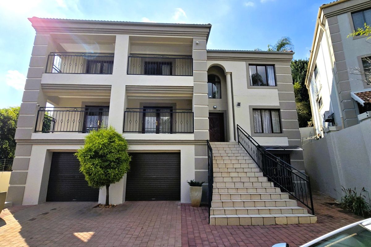 Luxury Multi-Level Family Home with Flatlet, Pool & Entertainment Patios to Rent in Faerie Glen - Photo 3