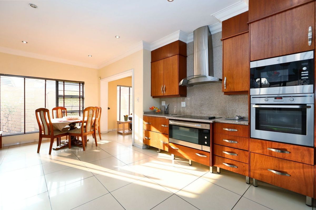 5 bedroom 4,5 bathroom house for sale in Country View - Photo 2