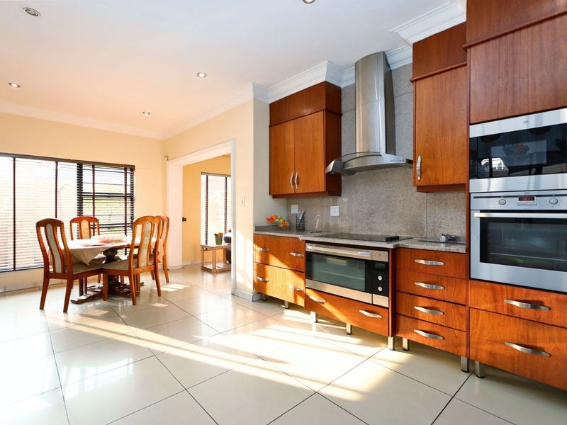 5 bedroom 4,5 bathroom house for sale in Country View - Photo 2