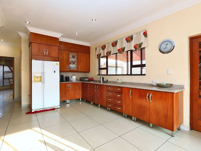 5 bedroom 4,5 bathroom house for sale in Country View - Photo 3