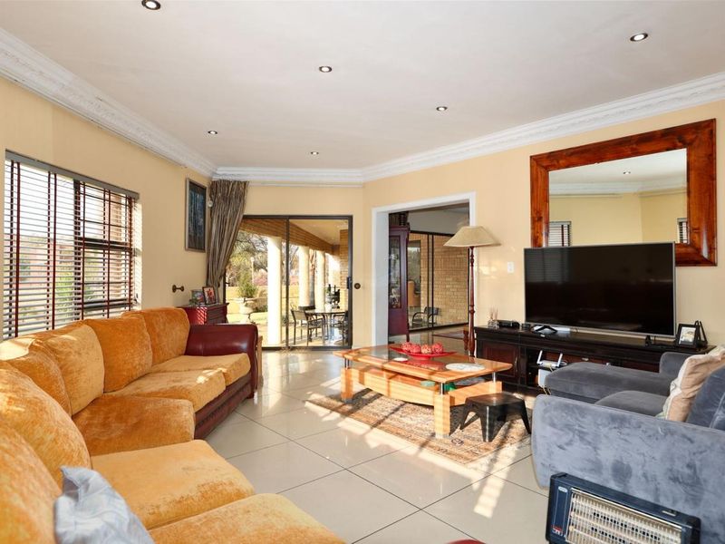 5 bedroom 4,5 bathroom house for sale in Country View - Photo 4