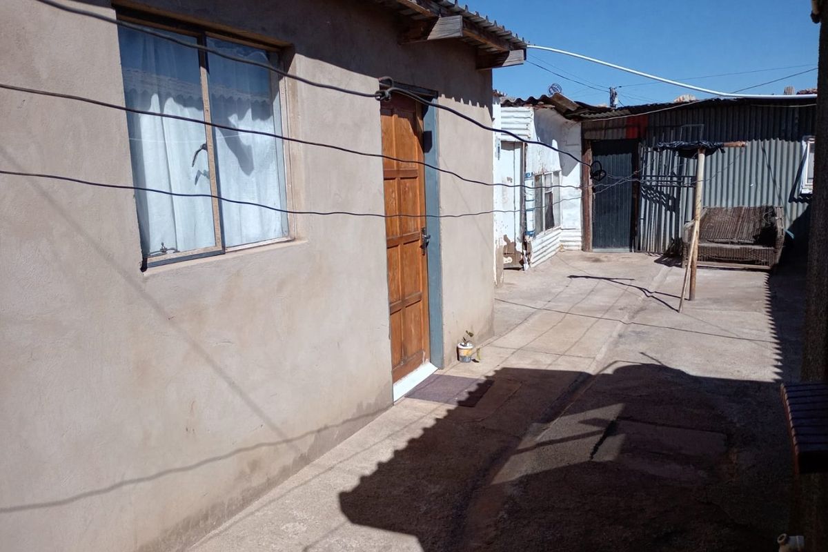 5 bedroom home and investment opportunity in Daveyton R730 000 - Photo 4