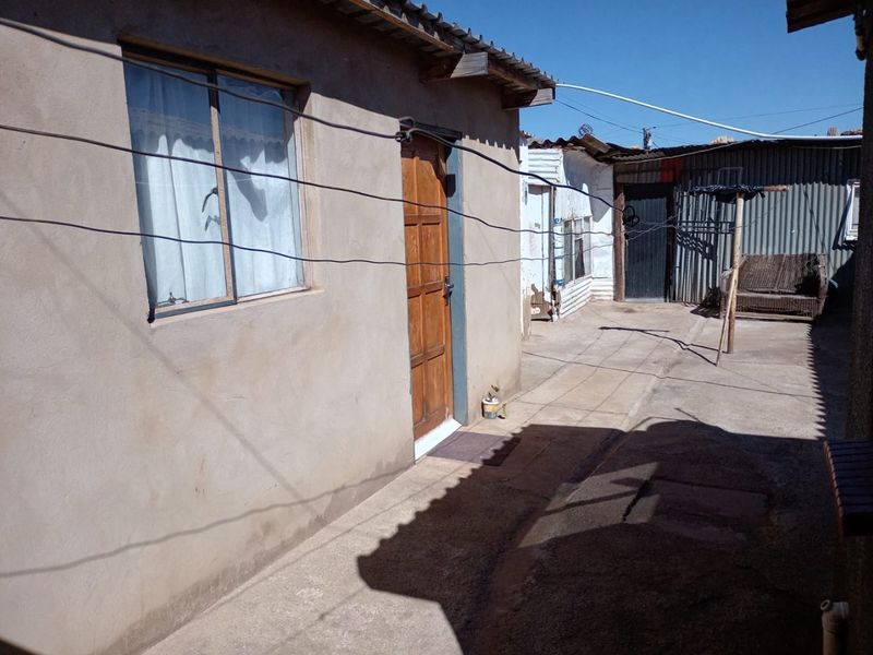5 bedroom home and investment opportunity in Daveyton R730 000 - Photo 4