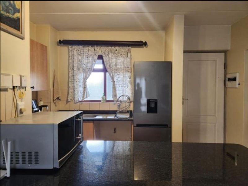 GROUND FLOOR 1 BEDROOM APARTMENT AVAILABLE FOR IMMEDIATE OCCUPATION IN ERAND GARDENS - Photo 4