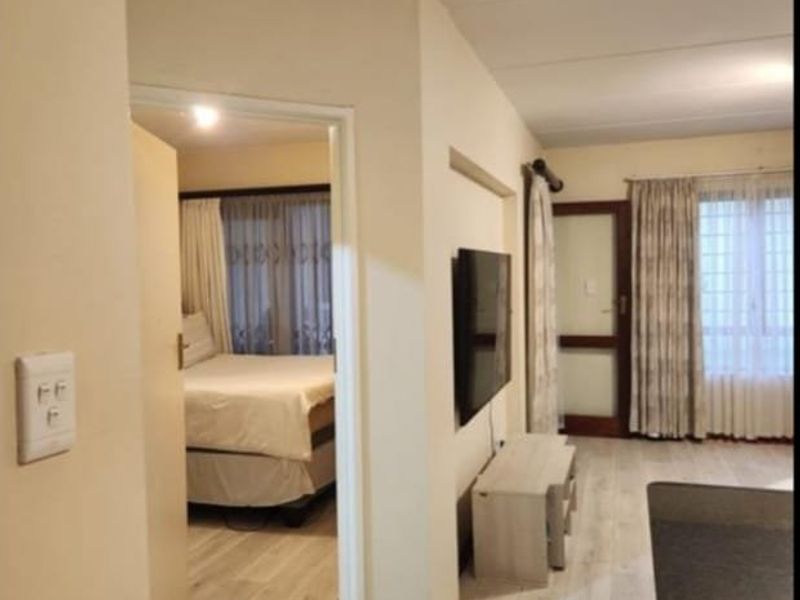 GROUND FLOOR 1 BEDROOM APARTMENT AVAILABLE FOR IMMEDIATE OCCUPATION IN ERAND GARDENS - Photo 8