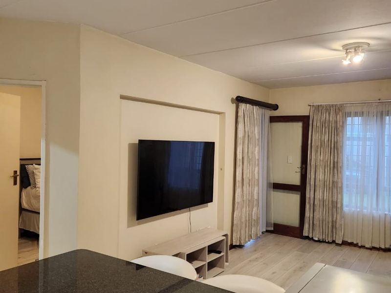 GROUND FLOOR 1 BEDROOM APARTMENT AVAILABLE FOR IMMEDIATE OCCUPATION IN ERAND GARDENS - Photo 5